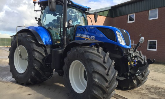 New Holland T7230